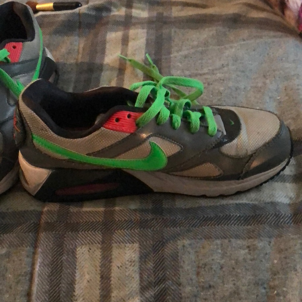 Nike air max size 6 Y.  Fits women’s 7